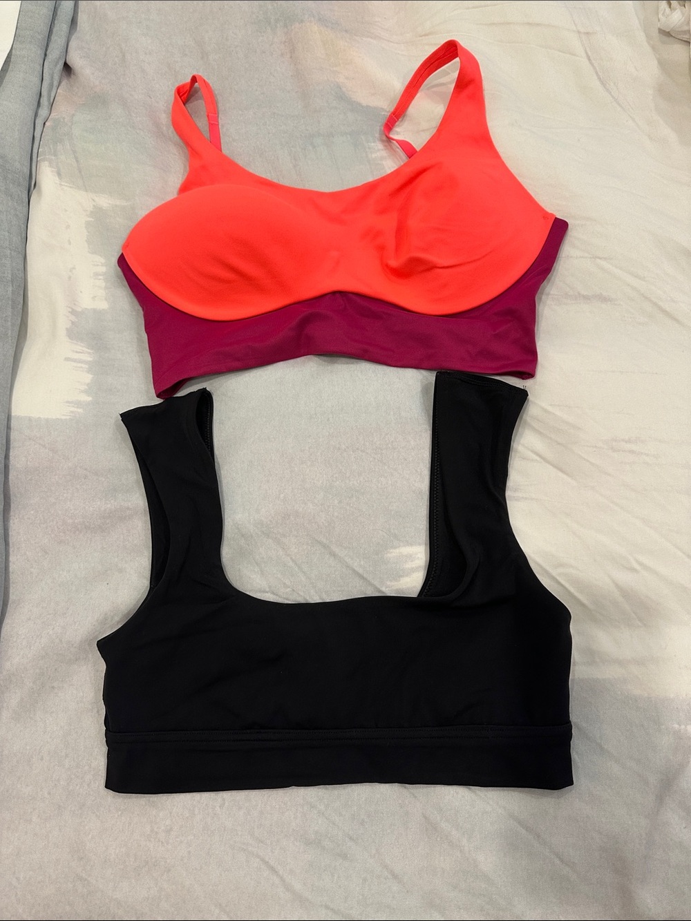 Mixed Lot of 2 EUC Aerie/Victoria’s Secret Bralette and Sports Bra Medium/36D